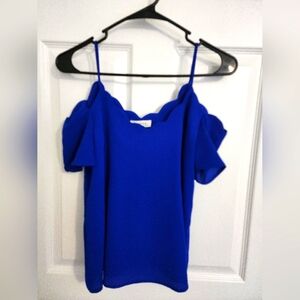 MONTEAU Los Angeles adorable off shoulder top with strap. Size Small